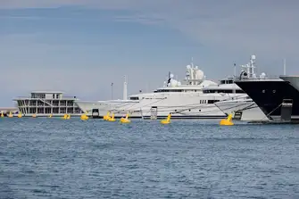 The new clubhouse is conveniently located next to the marina's helipad. The marina has impeccable local, national and international transport links