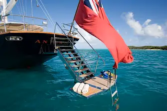 A new transom bathing platform makes bathing and boarding easy