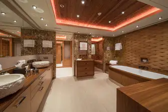 The owner's en suite