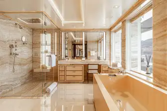 One of the two owner's en suites