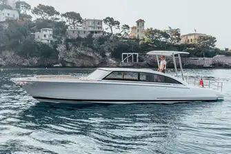 CLOUD 9's 11.4m (37.4ft) Hodgdon limo tender