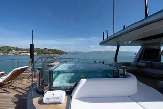 The sun deck's jacuzzi is a fabulous feature that guests will love