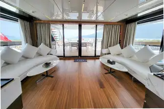 The sky lounge clearly demonstrates the importance of natural light and uninterrupted views to the design team