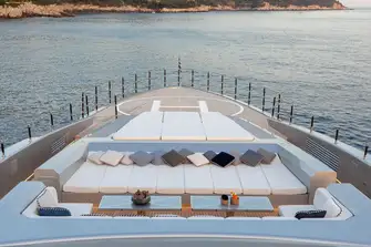 Huge sunpads and a touch-and-go helipad on the foredeck