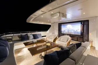 LAURENTIA's double sided screen lets you watch movies inside or out