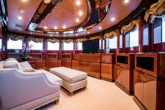 Master suite observation lounge