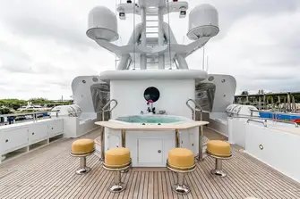 Six-person jacuzzi with sit up bar on the aft sun deck