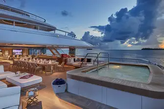 Pool, bar, dining, lounges in sun and shade, TV - it's the complete family set-up