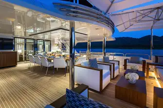 Bridge deck aft