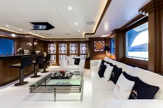 Sit-up bar and movie projector in the sky lounge