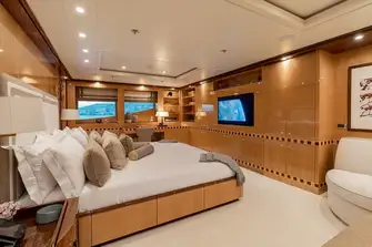 The full-beam owner's suite with seating either side
