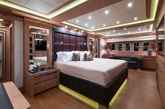 Full-beam owner's suite