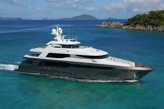 She has a top speed of 18 knots