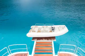 Her hydraulic bathing platform also recovers the tender