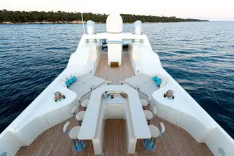 Sun deck with sit-up bar
