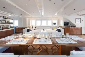 Light, bright lounge and dining space