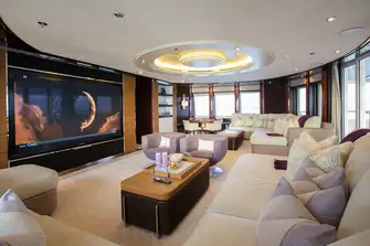 Come the evening, watch movies or review video of the day's adventures