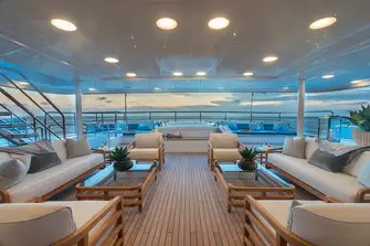 Bridge deck aft