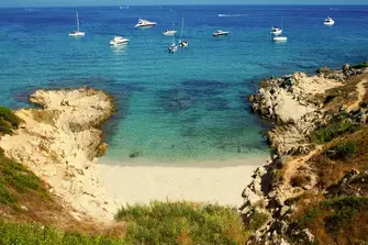 Crique de la Douane typifies the rocky bays on this stretch of the coast