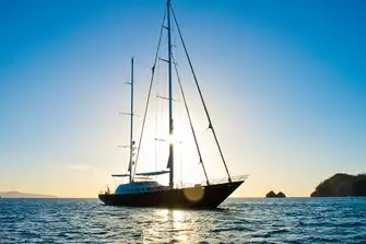 48.2m (158.1ft) MORNING GLORY Combines comfort and convenience with efficiency and exhilaration
