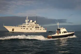 12m Hinckley