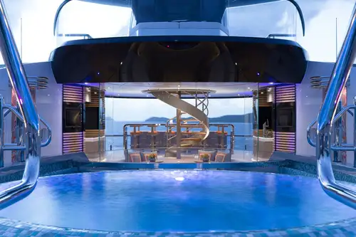 Sun deck jacuzzi 
