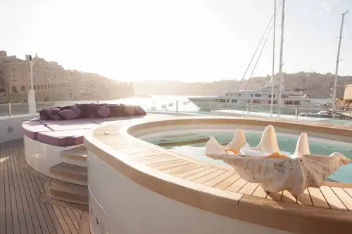 Sun deck jacuzzi 