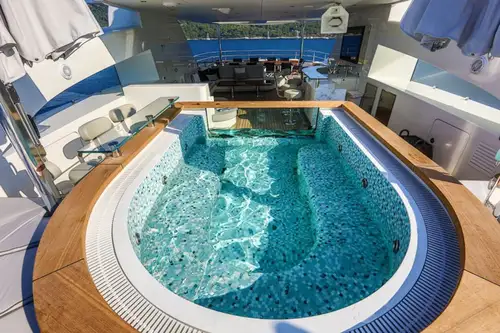 Sun deck jacuzzi