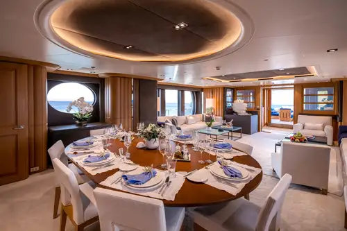 Main deck lounge dining
