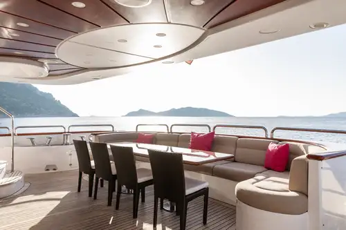 Main deck aft
