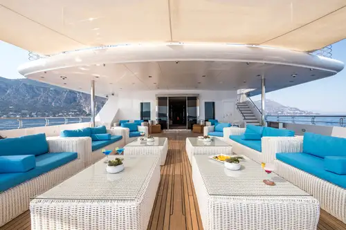 Main deck aft